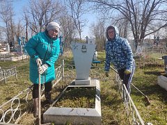 "Серебряные" волонтеры приняли участие в акции "Нет забытых могил"