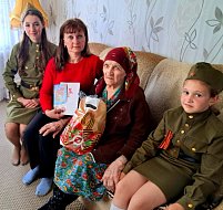 Ветераны принимают поздравления и открытки от губернатора Саратовской области