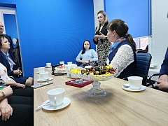 В преддверии весеннего женского праздника в Кадровом центре Краснопартизанского района провели мастер-класс, посвященный женскому макияжу