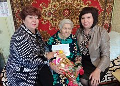 Ветераны принимают поздравления и открытки от губернатора Саратовской области