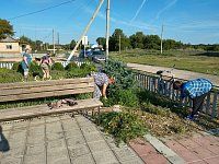 В с. Беленка прошла традиционная акция «Обелиск» по уборке территории в Сквере Победы