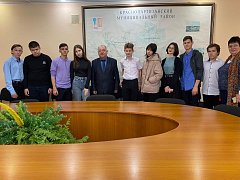 Глава Краснопартизанского района встретился со школьниками п. Петровский